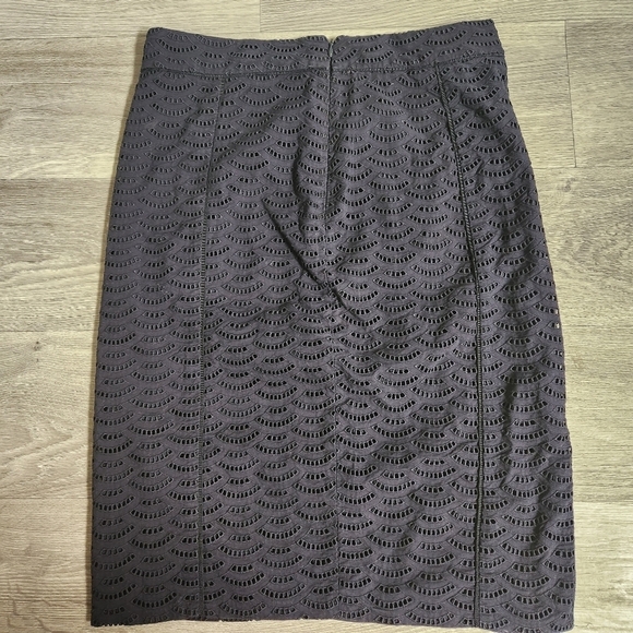 Loft Navy Blue Skirt‎ Size 4 Zip Eyelet Broderie Anglaise Fabric Pencil Lined - Picture 1 of 9